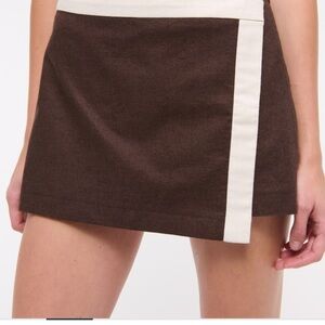 Abercrombie & Fitch Midrise Mini Skort in Brown and White, size S, NWT
